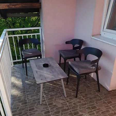 Apartment 3 *