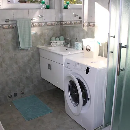 Holiday Apartment شقة موستار